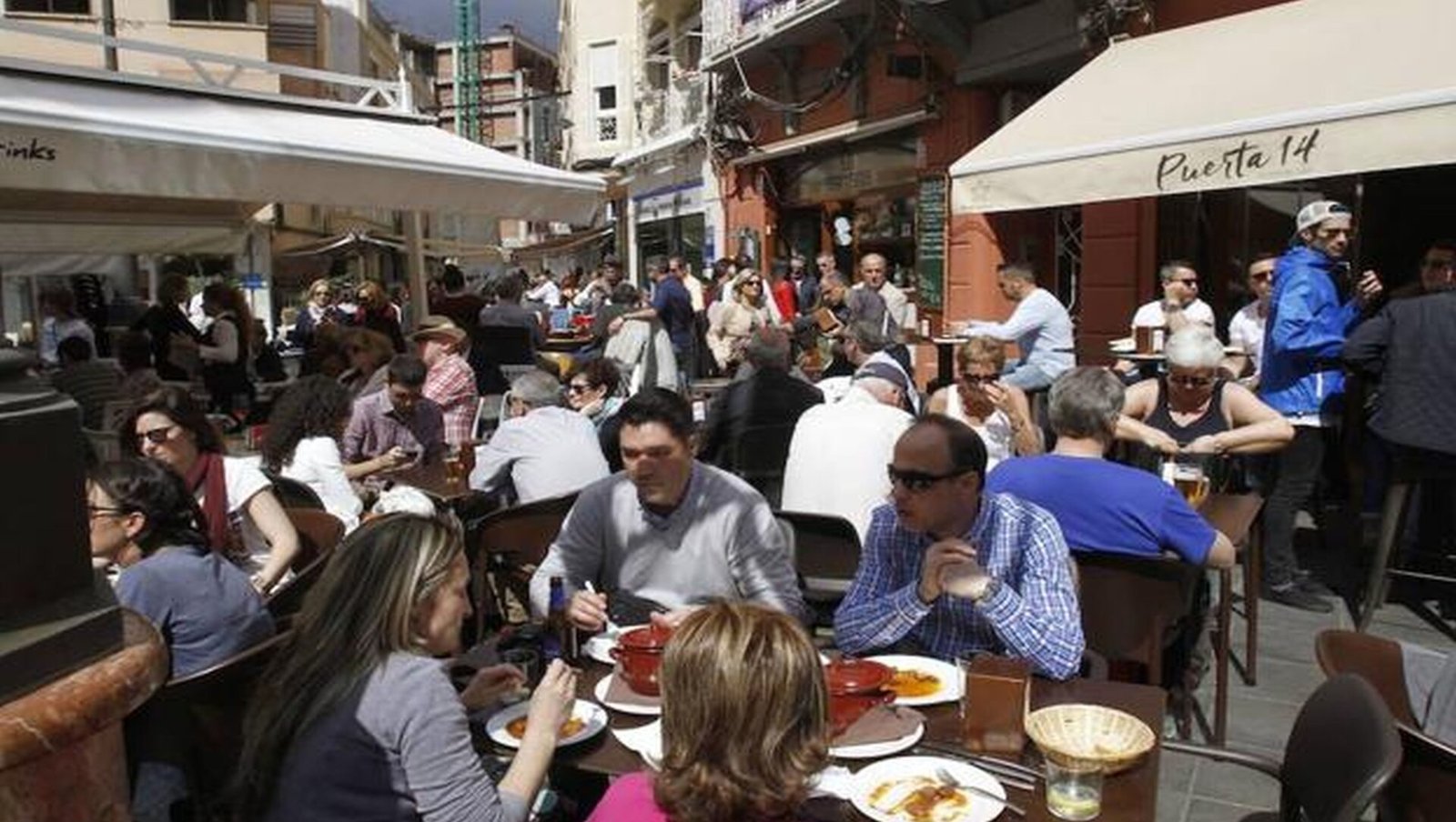 Terraces and spontaneous karaoke sessions: the perpetual concert