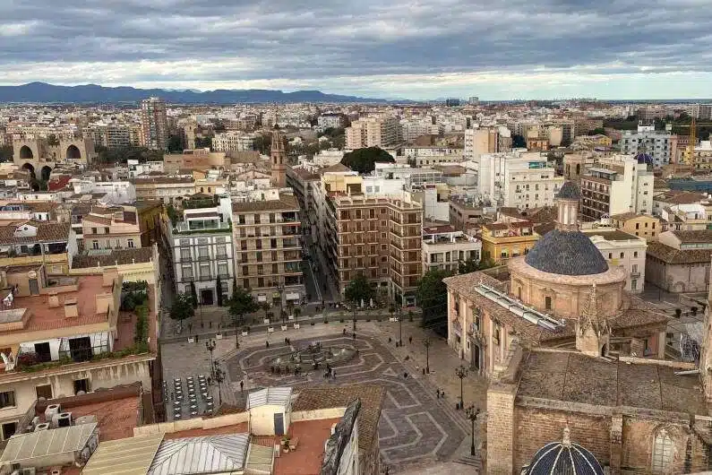 Vue panoramique sur valencia, troisième ville d'espagne et destination privilégiée des expatriés français